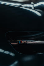 BMW E92 M3 – M3 Badge Nahaufnahme