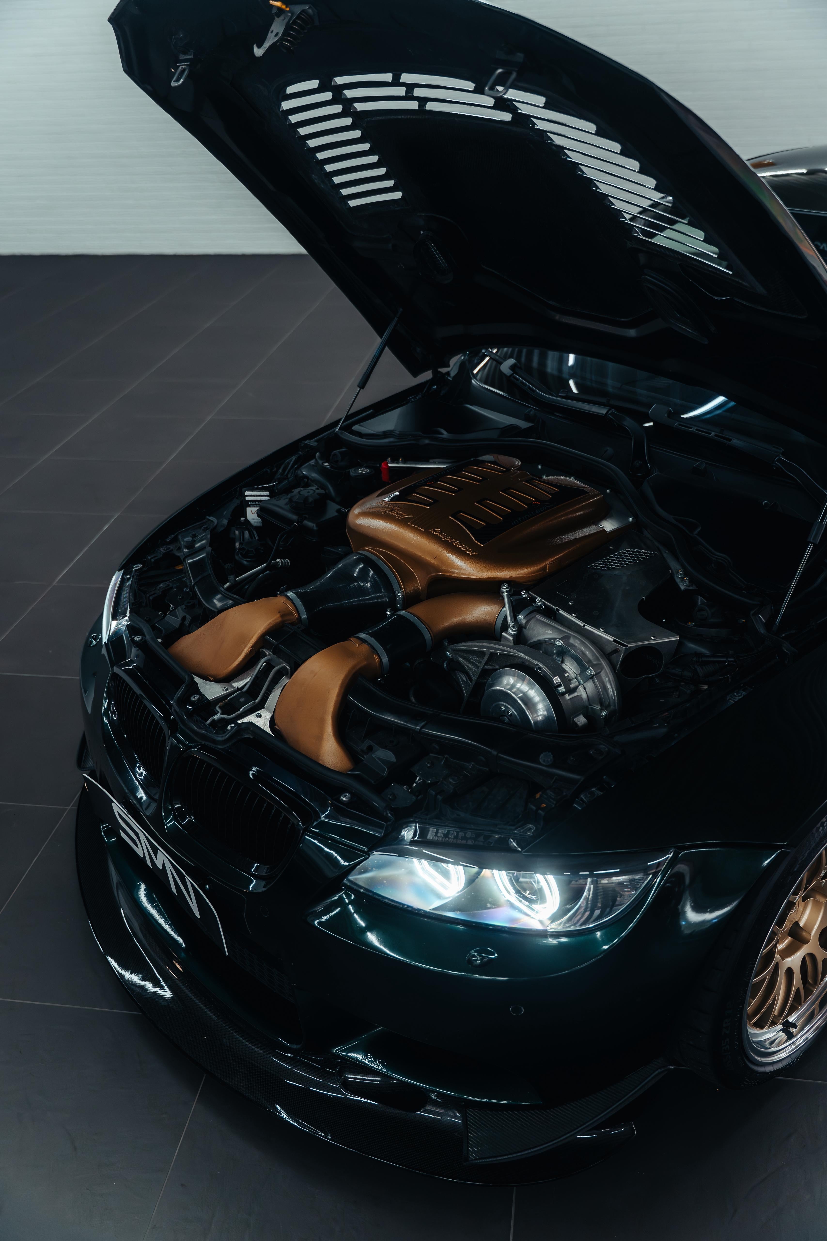 BMW E92 M3 Kompressor – seitliche Ansicht des Motorraums